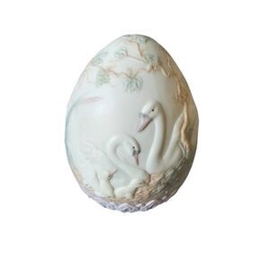 LLadro 1994 retired limited edition porcelain egg Swans